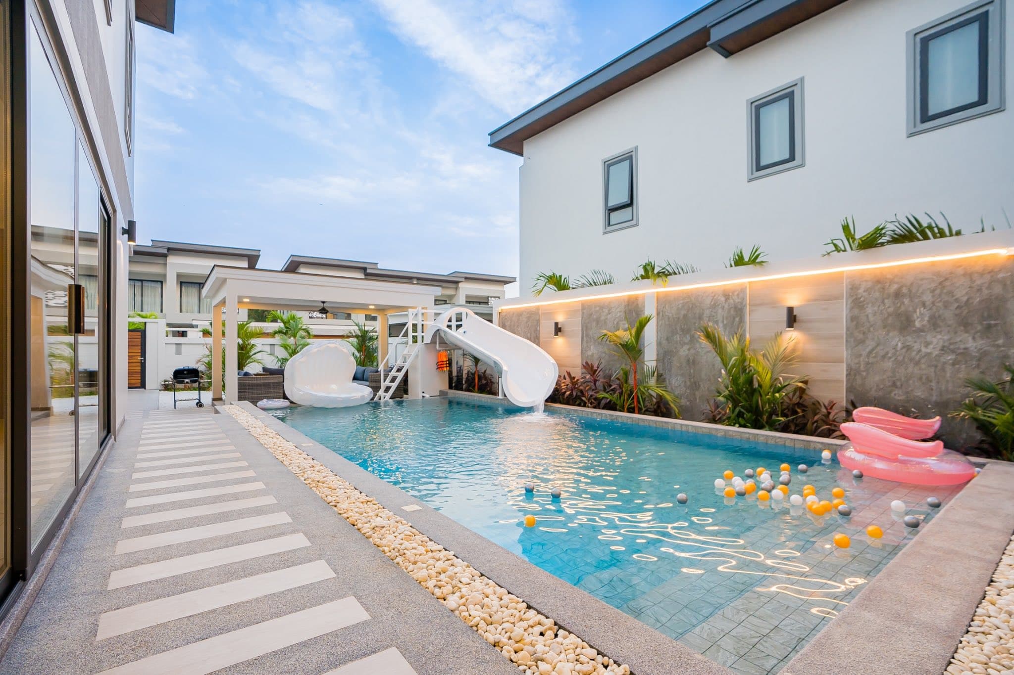 Best Fun Pool Villa