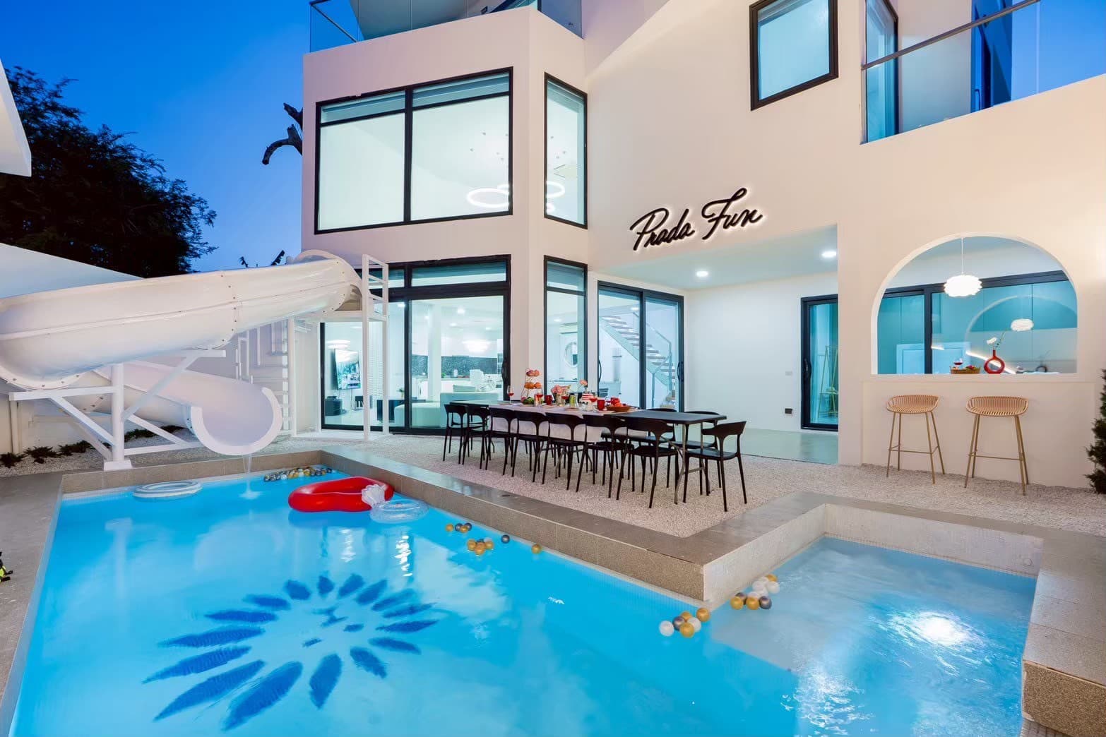 Prada Fun Pool Villa