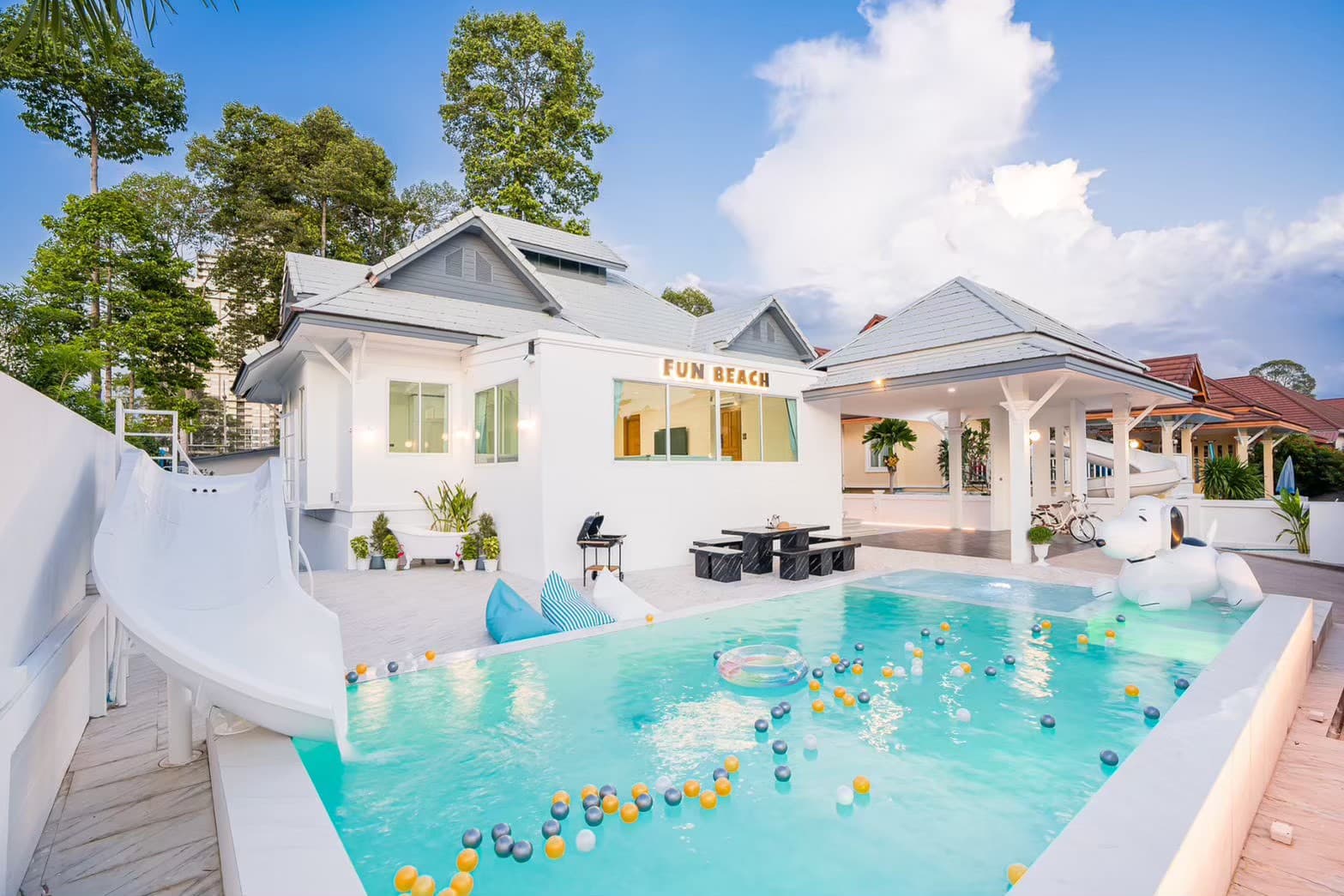 Fun Beach Pool Villa
